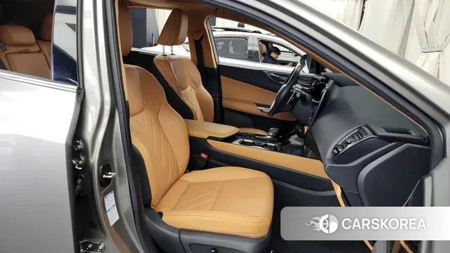 Lexus NX450h + 2nd generation 2023 Песочный из Кореи, фото 2