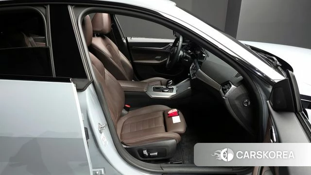 BMW 4 Series (G22) 2021 Серебристо-серый из Кореи, фото 2