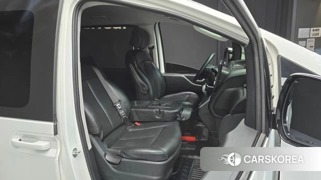 Hyundai Staria 2022 Белый из Кореи, фото 2