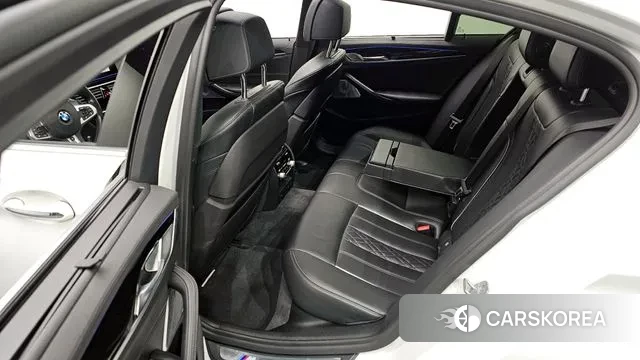 BMW 5 Series (G30) 2018 Белый из Кореи, фото 2