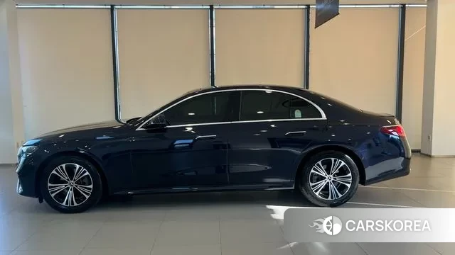 Mercedes-Benz E-Class W214 2024 Синий из Кореи, фото 2