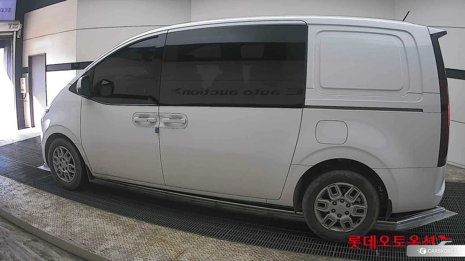 Hyundai Staria 2022 Белый из Кореи, фото 2