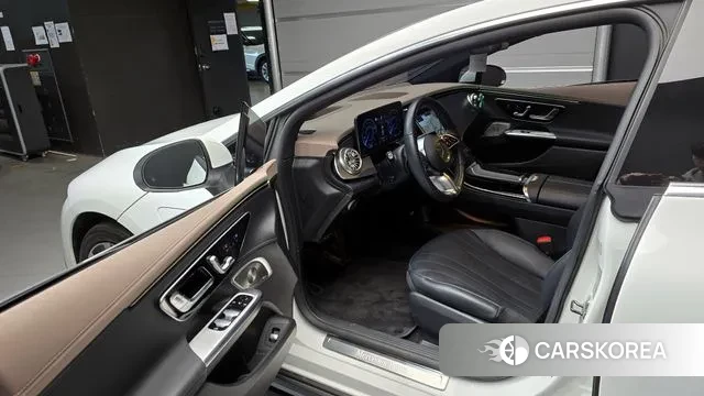 Mercedes-Benz EQE V295 2023 Белый из Кореи, фото 2