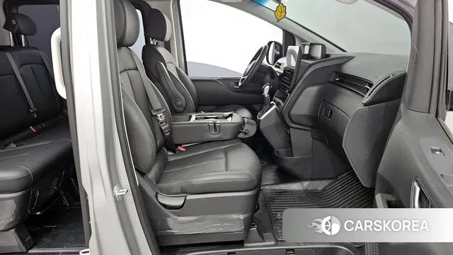 Hyundai Staria 2023 Серебристо-серый из Кореи, фото 2