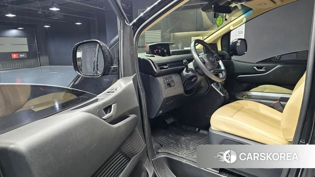 Hyundai Staria 2023 Черный из Кореи, фото 2