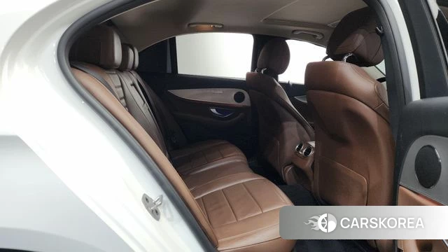 Mercedes-Benz E-Class W213 2018 Белый из Кореи, фото 2