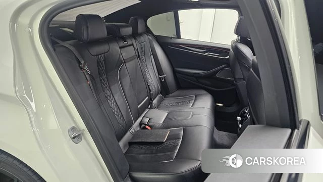 BMW 5 Series (G30) 2021 Белый из Кореи, фото 2