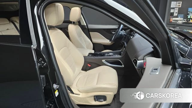 Jaguar F-PACE 2019 Черный из Кореи, фото 2