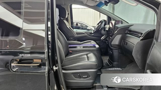 Hyundai Staria 2023 Черный из Кореи, фото 2