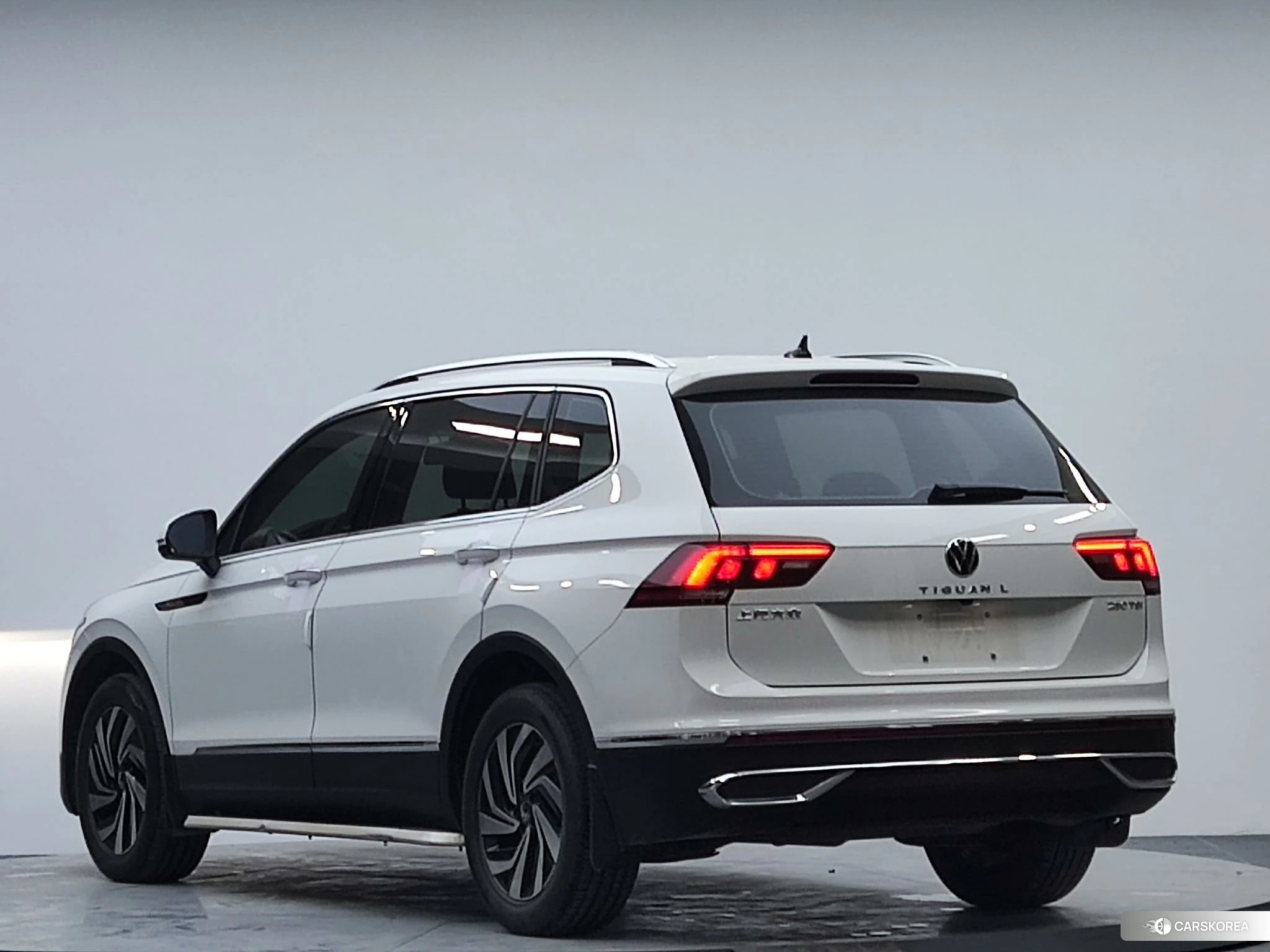 Volkswagen Tiguan L 2022 Белый из Китая, фото 2