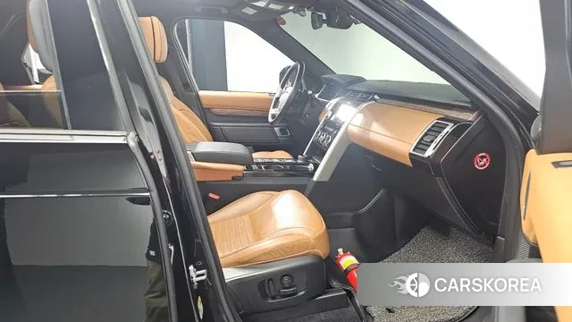 Land Rover Discovery 5 2018 Черный из Кореи, фото 2
