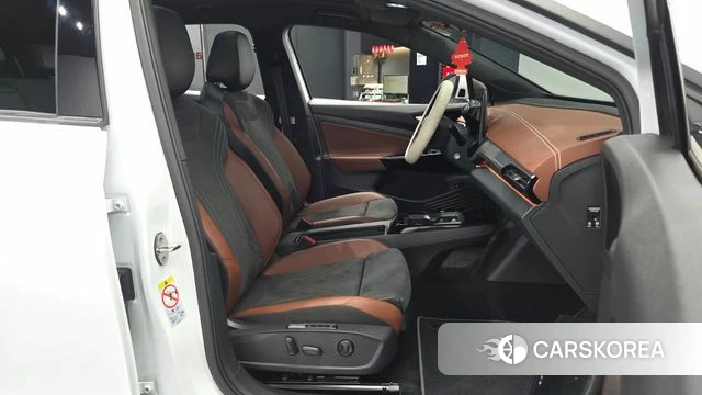 Volkswagen ID.4 2023 Белый из Кореи, фото 2