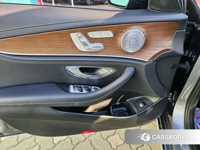 Mercedes-Benz E-Class W213 2018 Серый из Кореи, фото 2