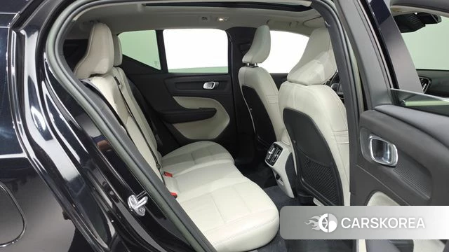 Volvo XC40 2023 Черный из Кореи, фото 2