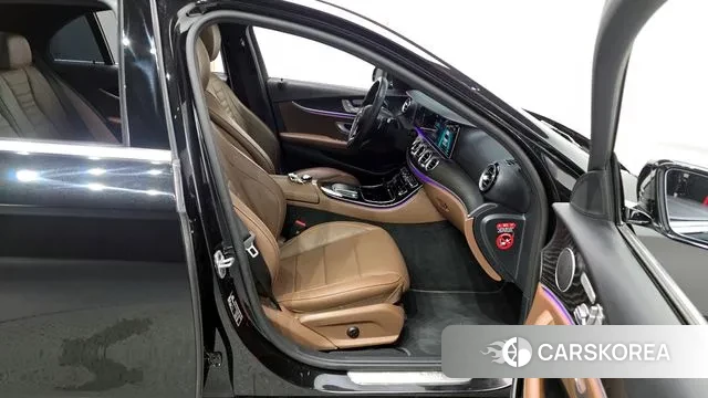 Mercedes-Benz E-Class W213 2023 Черный из Кореи, фото 2