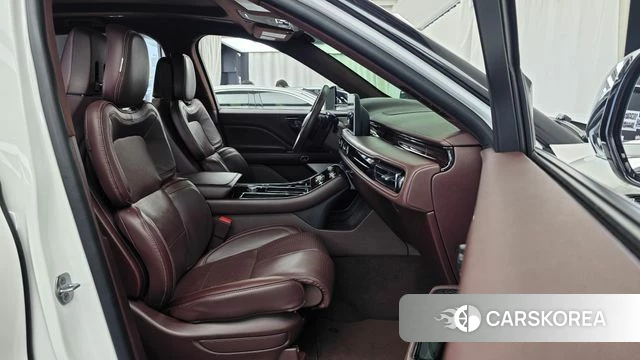 Lincoln Aviator 2nd generation 2022 Белый из Кореи, фото 2