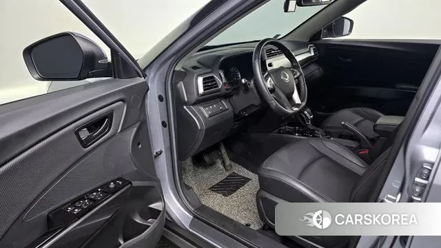 Ssangyong The New Tivoli Air 2023 Светло-серебряный цвет из Кореи, фото 2