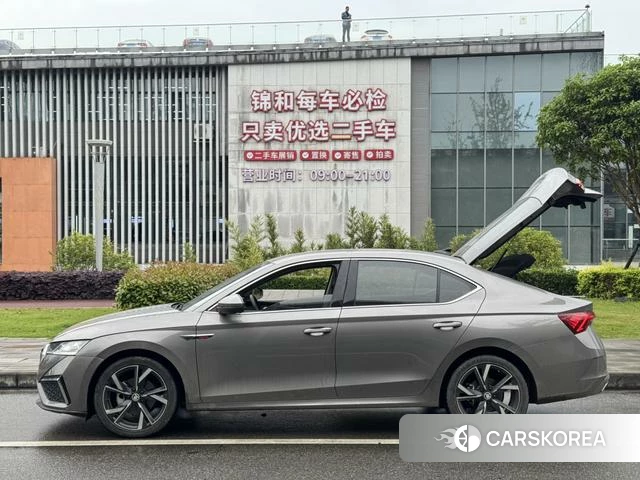 Skoda Octavia 2021 Темно-серый из Китая, фото 2