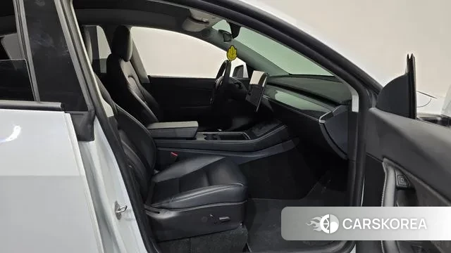 Tesla Model Y 2021 Белый из Кореи, фото 2