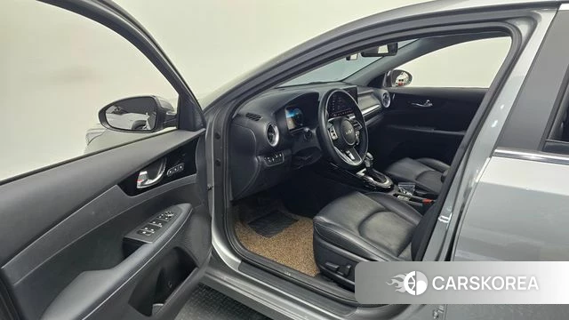 Kia The New K3 2nd generation 2022 Серый из Кореи, фото 2