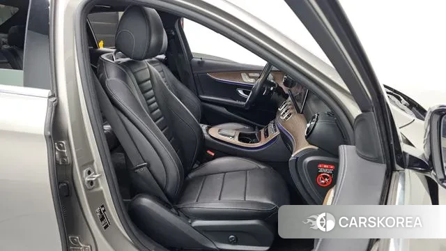 Mercedes-Benz E-Class W213 2021 Серебристо-серый из Кореи, фото 2