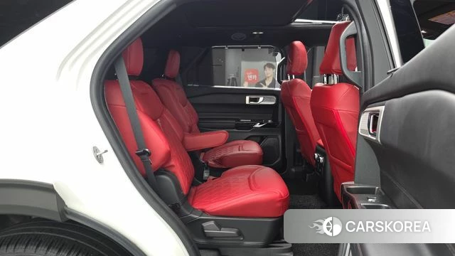 Ford Explorer 6th Generation 2022 Белый из Кореи, фото 2