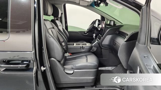 Hyundai Staria 2023 Черный из Кореи, фото 2