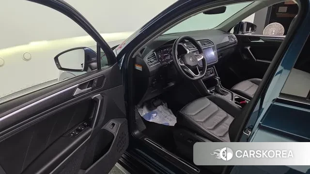 Volkswagen Tiguan second Generation 2022 Синий из Кореи, фото 2