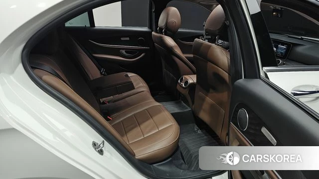 Mercedes-Benz E-Class W213 2018 Белый из Кореи, фото 2