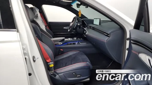 Genesis GV70 2023 Белый из Кореи, фото 2