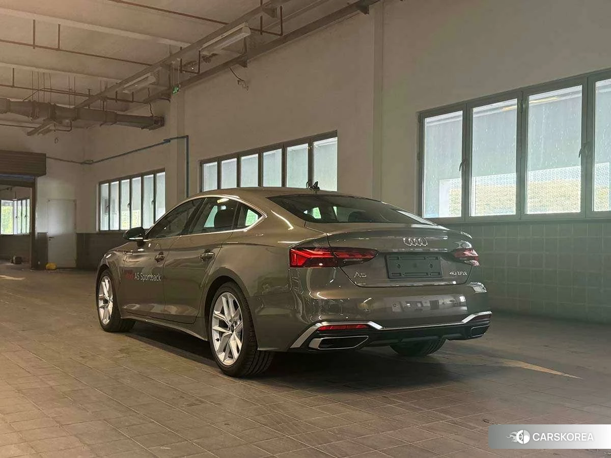 Audi A5 2023 Темно-серый из Китая, фото 2