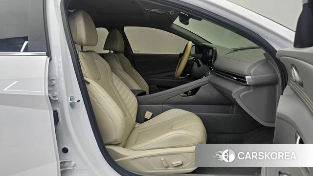 Hyundai The New Avante (CN7) 2024 Белый из Кореи, фото 2