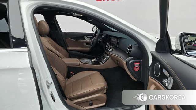 Mercedes-Benz E-Class W213 2023 Белый из Кореи, фото 2