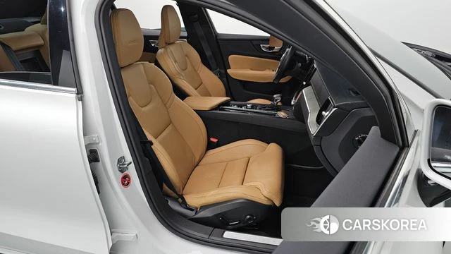 Volvo S60 3rd generation 2020 Белый из Кореи, фото 2