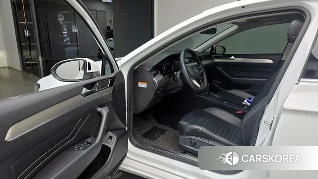 Volkswagen Passat GT (B8) 2022 Белый из Кореи, фото 2