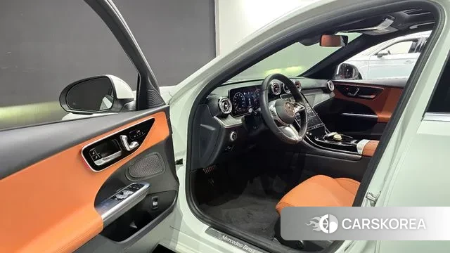 Mercedes-Benz C-Class W206 2023 Белый из Кореи, фото 2