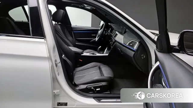 BMW 3 Series (F30) 2018 Белый из Кореи, фото 2