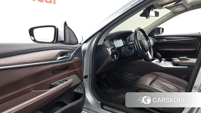 BMW 6 Series GT (G32) 2018 Серебристо-серый из Кореи, фото 2