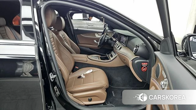 Mercedes-Benz E-Class W213 2022 Черный из Кореи, фото 2