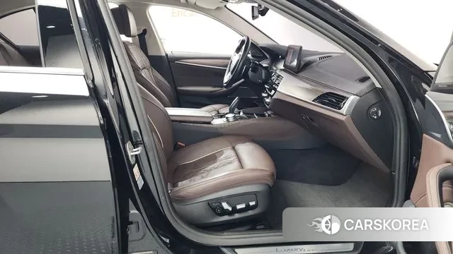 BMW 5 Series (G30) 2021 Черный из Кореи, фото 2