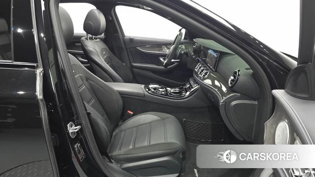 Mercedes-Benz E-Class W213 2019 Черный из Кореи, фото 2