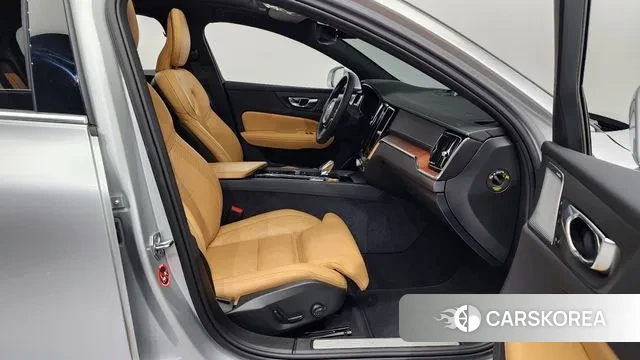 Volvo S60 3rd generation 2021 Серебряный из Кореи, фото 2