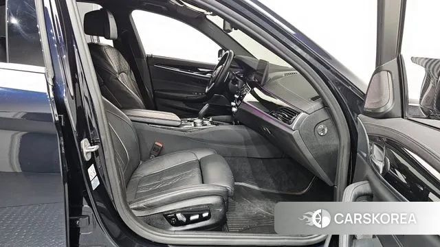 BMW 5 Series (G30) 2021 Черный из Кореи, фото 2