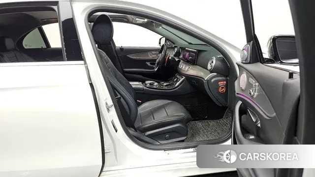 Mercedes-Benz E-Class W213 2018 Белый из Кореи, фото 2