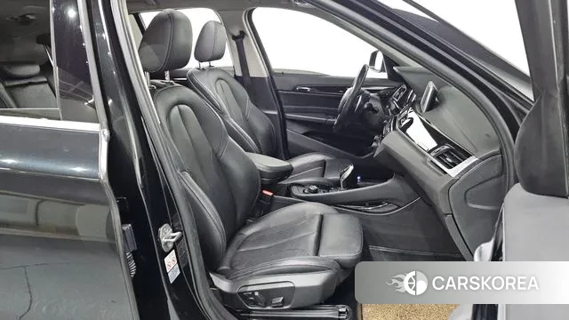 BMW X1 (F48) 2018 Черный из Кореи, фото 2