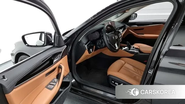 BMW 5 Series (G30) 2021 Серый из Кореи, фото 2
