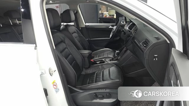 Volkswagen Tiguan second Generation 2021 Белый из Кореи, фото 2