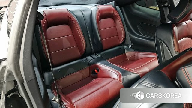 Ford Mustang 7th Generation 2024 Черный из Кореи, фото 2