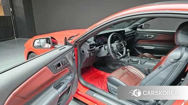 Ford Mustang 7th Generation 2024 Красный из Кореи, фото 2