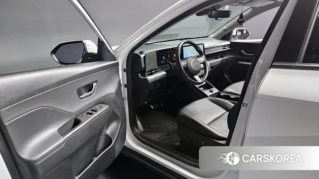 Hyundai Kona (SX2) 2024 Белый из Кореи, фото 2